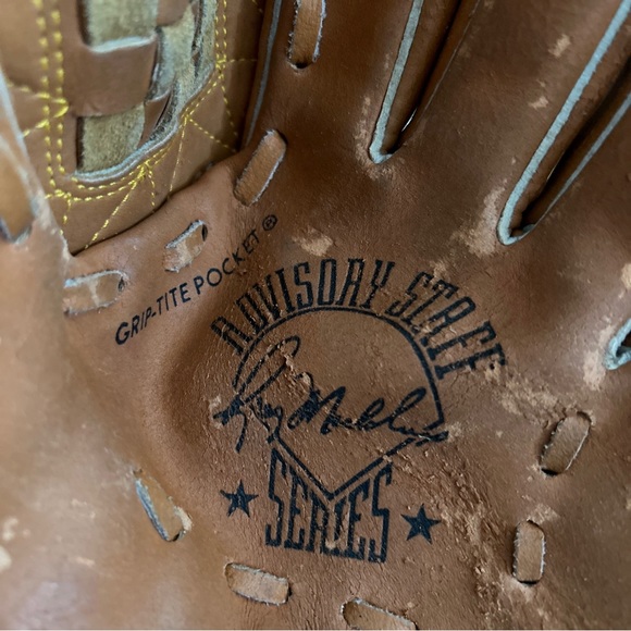 Wilson Greg Maddox 10 3/4 Baseball Mitt - Picture 6 of 8